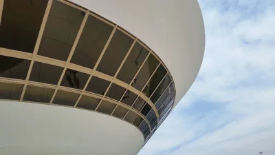 Oscar Niemeyer errou, e por isso foi um arquiteto perfeito