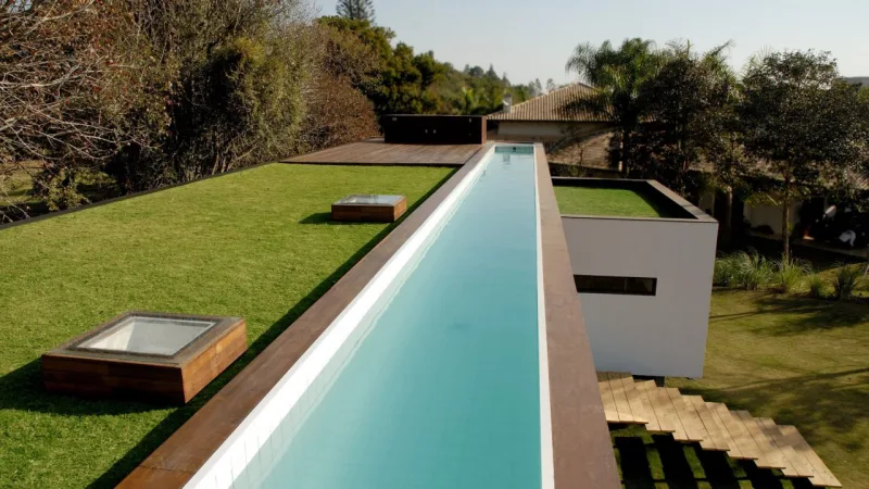 Projeto da Ecotelhado: água é elemento precioso no design biofílico. Foto: Divulgação.