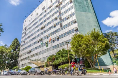 Prédio ícone da arquitetura modernista em Curitiba, sede da Copel construída em 1970 será leiloada