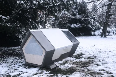 Cidade alemã instala cabines térmicas com energia solar para pessoas em situação de rua