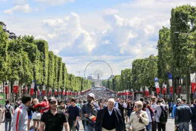 Prefeita de Paris vai transformar Champs-Élysées em “jardim extraordinário”