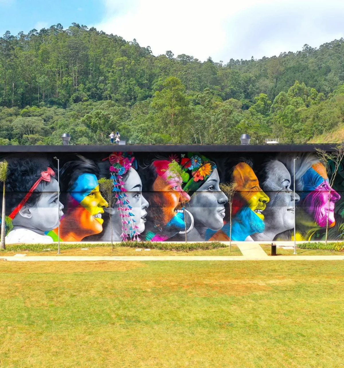 Mural ‘A Linha da Vida’ de 600 m² de Kobra é um dos destaques da EcoParada Madero.