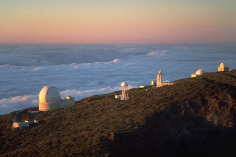 Vista aérea do Observatório Astrofísico Roque de Los Muchachos, nas Ilhas Canárias.
