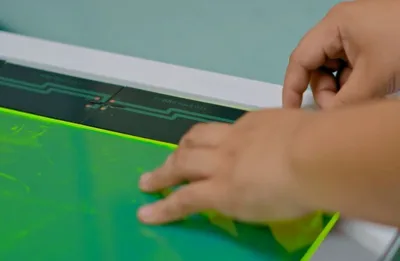 Estudante desenvolve painéis solares coloridos a partir de resíduos de alimentos