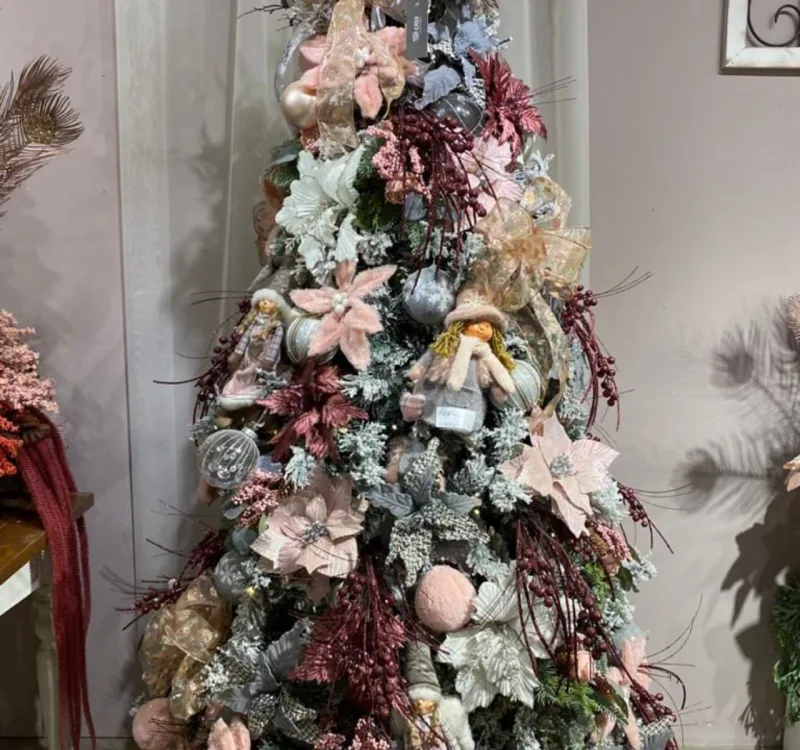 Tons de rosê e champagne estão entre as tendências para o Natal 2020.