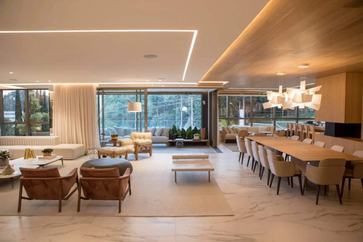 Living conta com integração total com a área gourmet e permite a visão integral do ambiente externo