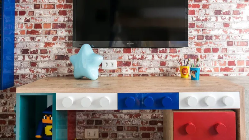 O uso de cores é um recurso trabalhado pela designer de interiores Natália Castello para trazer ludicidade