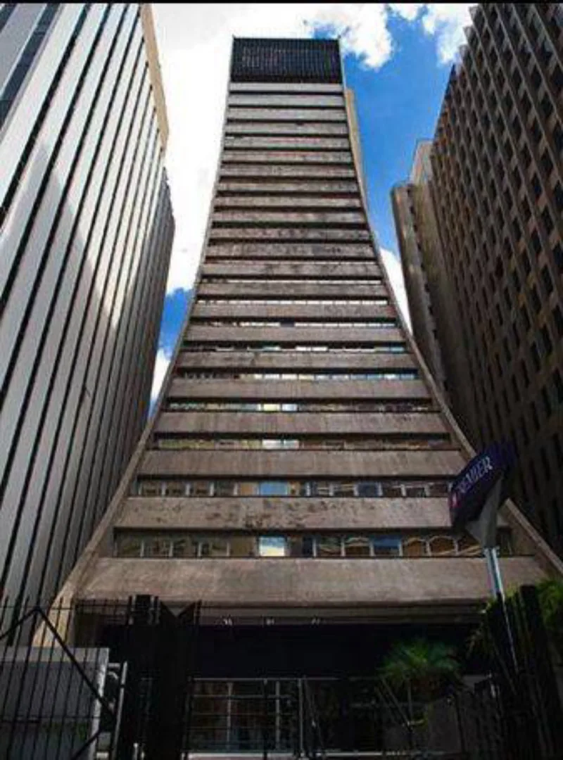 O Edifício Sumitomo, projetado por Jorge Zalszupin e pelo arquiteto José Gugliotta na década de 1970, na Avenida Paulista, em São Paulo.