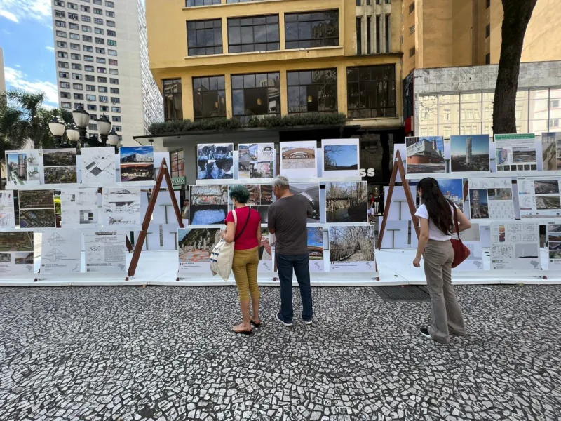 Rua XV de Novembro recebe exposição sobre arquitetura