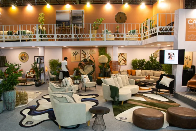 Espaço Vitrine ABCasa traduz as tendências da feira em ambientes que remetem a uma casa viva, revela Lu Locchi.
