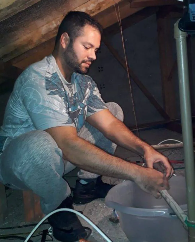 Bryam Silva reparou até a caixa d'água durante o isolamento social. Foto: Reprodução/Acervo pessoal