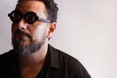 “O papel do design é incomodar”, provoca designer que leva o nome do Brasil pelo mundo