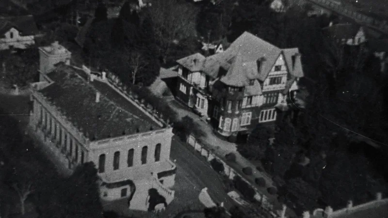Vista aérea do Palacete dos Leões na década de 30. Tombada como patrimônio histórico, a construção é uma das heranças do período da erva-mate. Foto: Divulgação/ Fundação Cultural de Curitiba