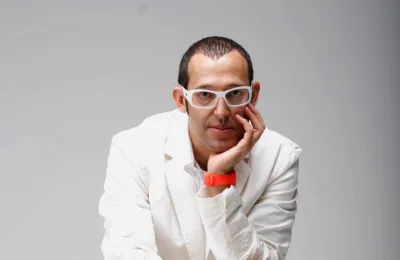 Designer do inusitado, egípcio Karim Rashid vence Prêmio Americano de Design 2020