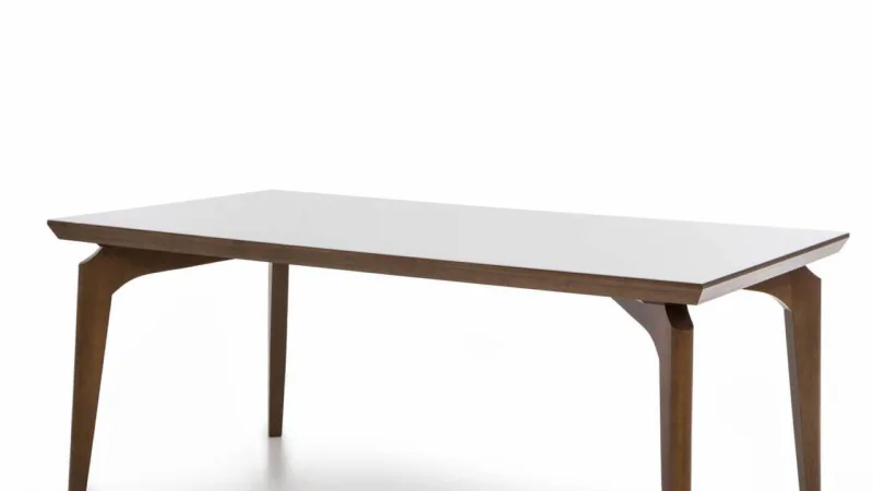 Mesa de jantar Benson, com tampo cristal (R$ 3.102)
