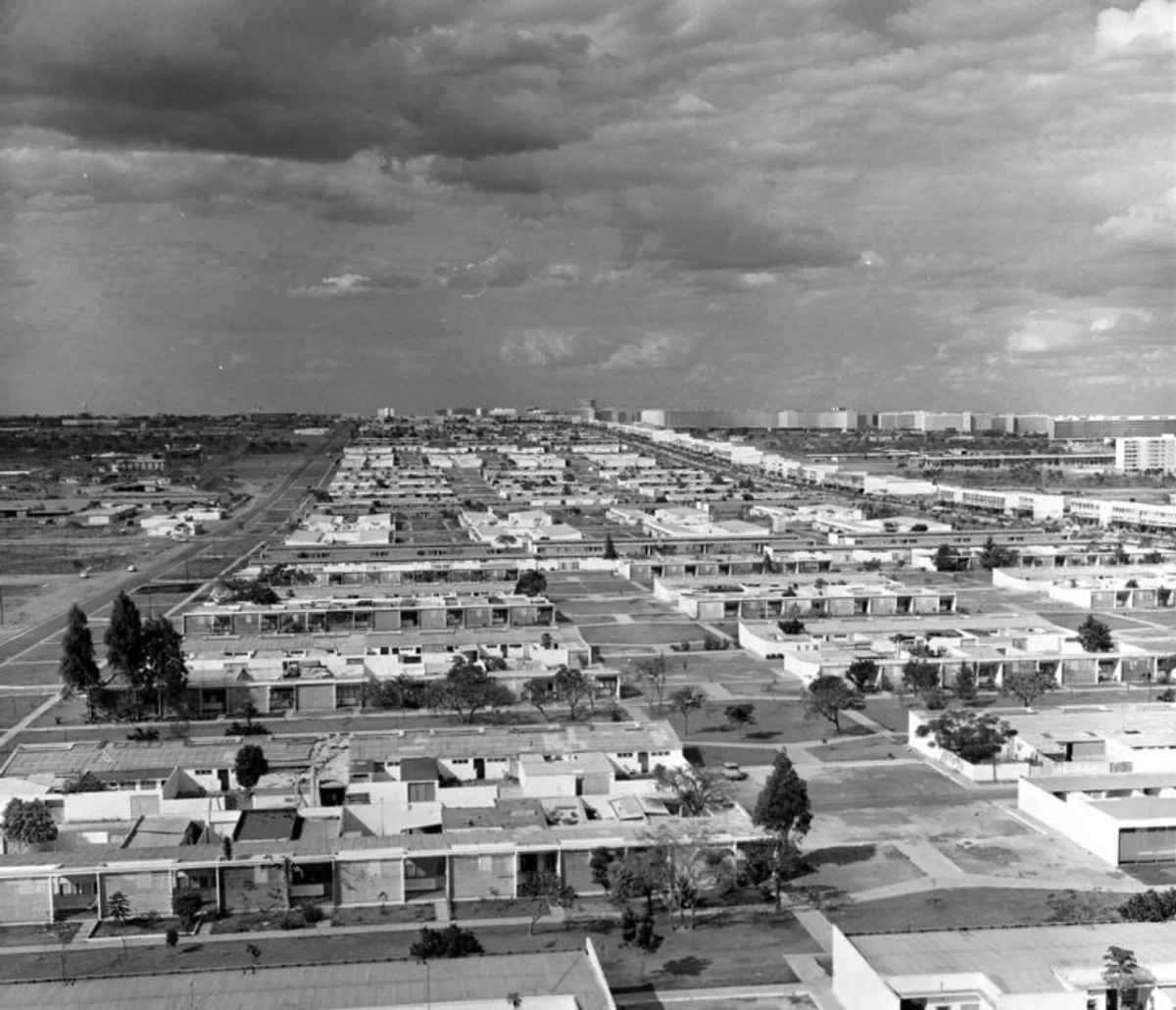 Brasília em 1964: cidade planejada, mas sem desenho urbano.