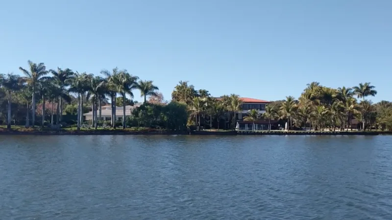 Propriedades privadas ao longo do Lago Paranoá