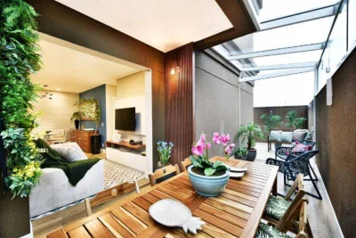 Cozinha provençal e tons pastel modernizam e ampliam garden de 64 m²