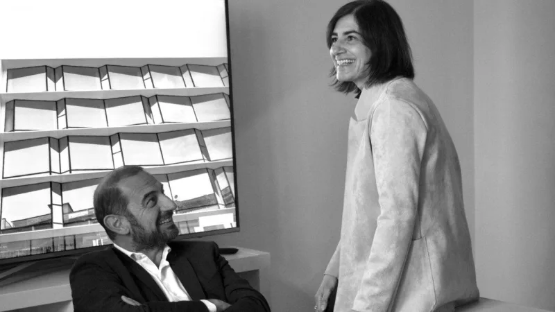 Os arquitetos responsáveis pelo prédio da Amazon na Itália, Antonio Gioli e Federica De Leva. Foto: divulgação