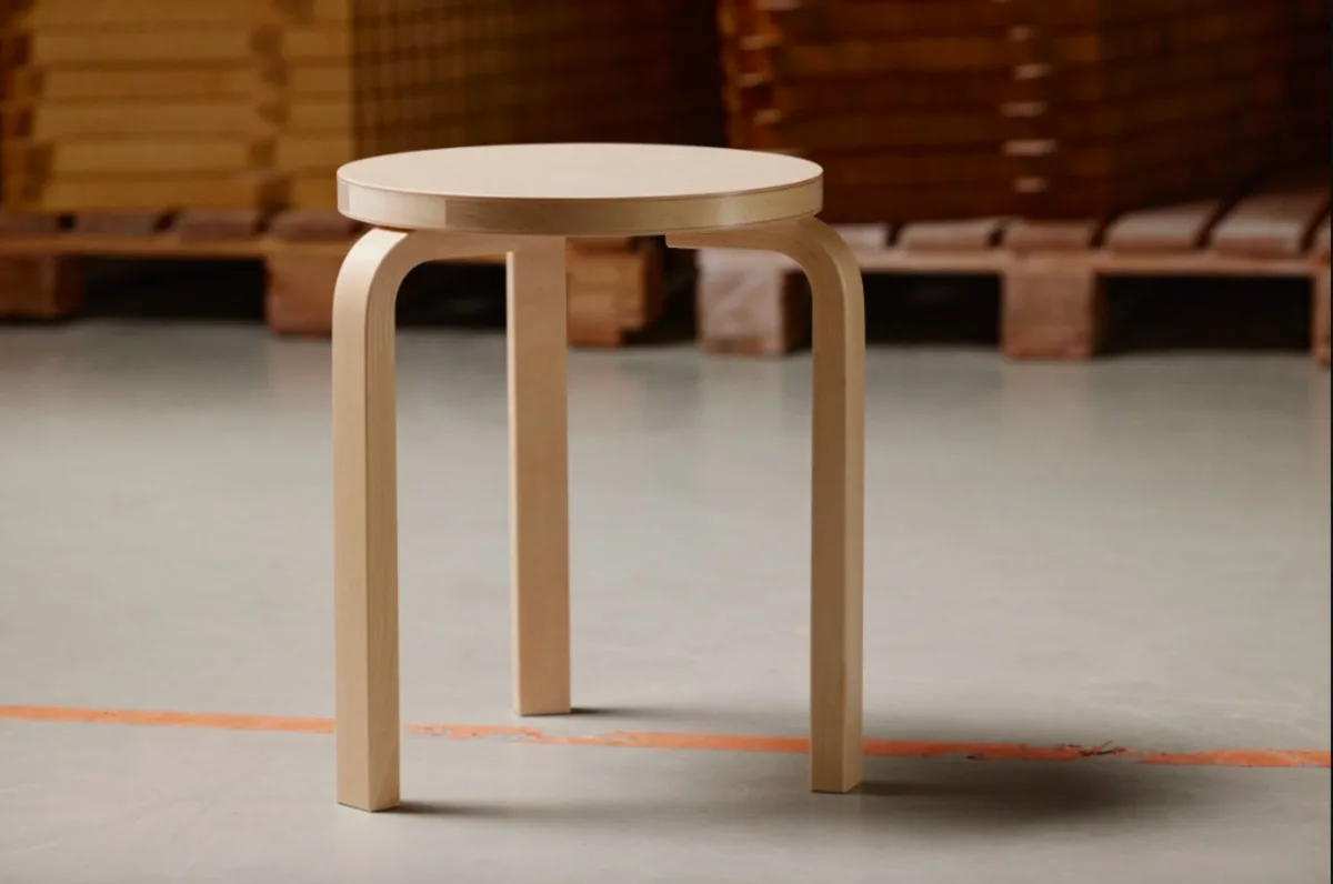 Stool 60 “natural”.