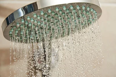 Quer garantir o banho quente no inverno? Saiba como escolher seu chuveiro elétrico!