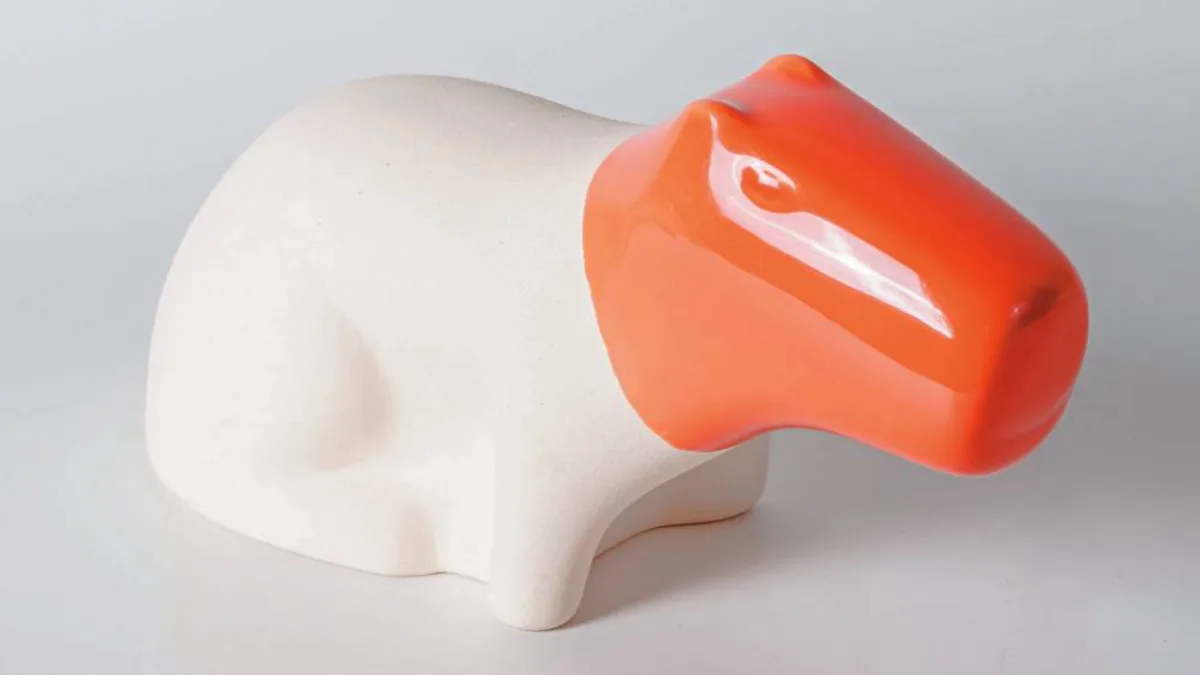 Cerâmica é usada por artesãos para criar peças de decoração, utilitários e bijuterias.