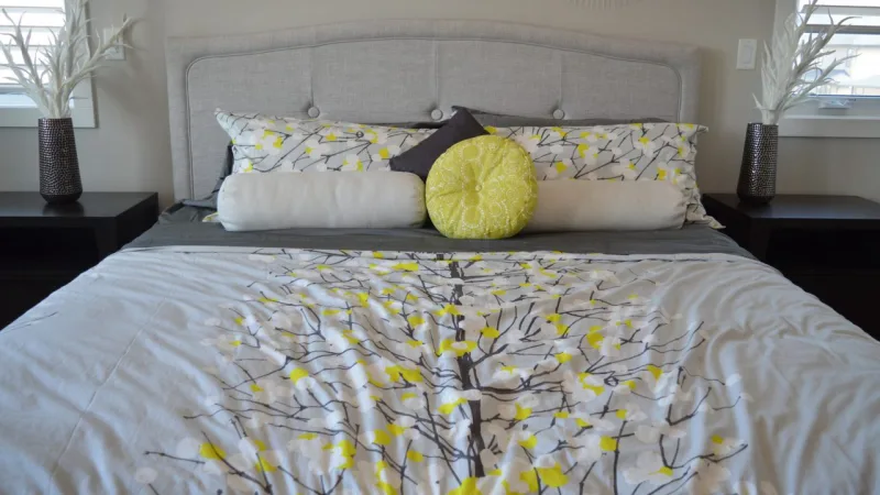 Aquela cama bem cheirosa e com cobertor macio. Dá para pensar no conforto do inverno com antecedência.
Foto: Pixabay