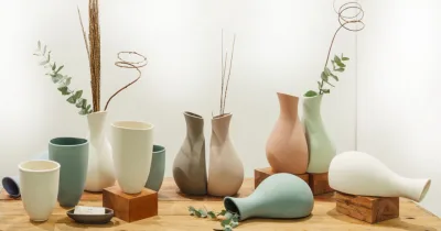 Vasos cerâmicos de Célia Canosa na Paralela Design. Foto: divulgação