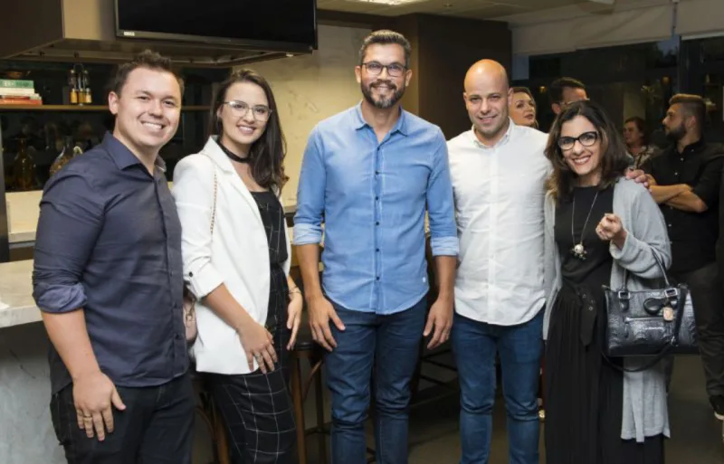 Eduardo Terres e Lanessa Fontana, da Criare, Luciano Nogueira, da Simonetto, Leandro Lorca, da SCA, e Fernanda De Stefano, da SCA. Foto: Leticia Akemi
