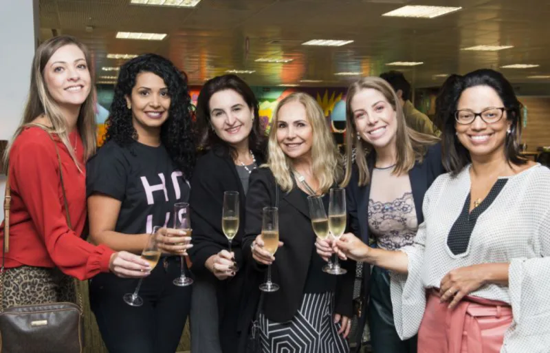 Kamila Boaretto, da JVN, Fernanda Walter, do comercial da Haus, Cinthia Barbosa, da Fator C, Sonia Elias, da Ton Sur Ton, Mariana Gaião, da JVN, e Nathalie Mello, da Prime Comunicação. Foto: Leticia Akemi