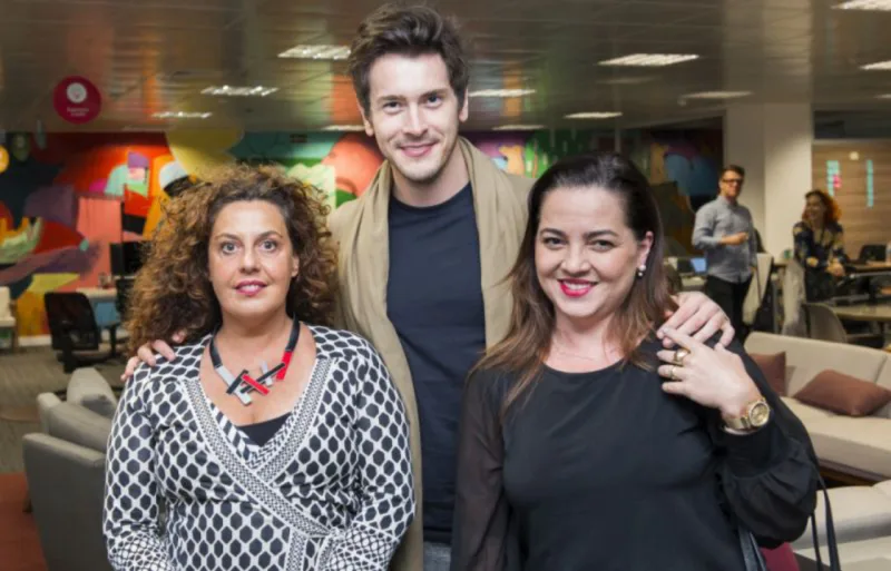 Malu Meyer, da Soma Galeria, Rodrigo Brenner, da Furf Design, e Ana Brum, do Centro Brasil Design. Foto: Leticia Akemi