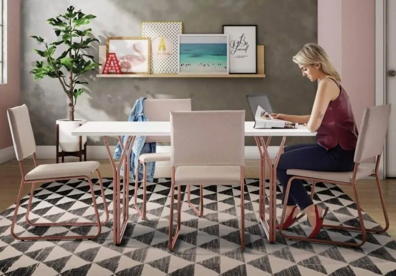 Conjunto de sala de jantar da MadeiraMadeira sai por R$ 1.804,71, com 32% de desconto. Foto: Divulgação