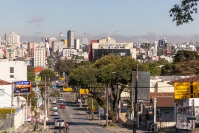 Vista da Praça das Nações em direção ao centro de Curitiba (Foto: Fernando Zequinão / Gazeta do Povo)