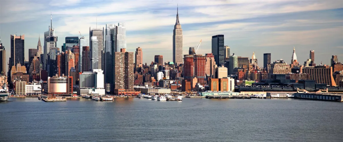 Novos prédios altos em Nova York terão de seguir norma de construção que prevê vidro "amigo" dos pássaros. Foto: Bigstock. 