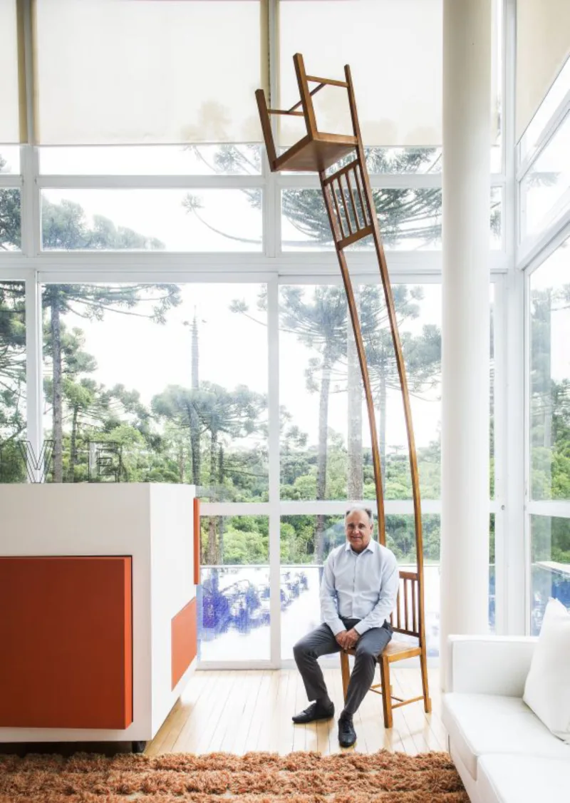 Hamilton é um amante
da arte contemporânea — especialmente da pintura e da escultura. Foto: Letícia Akemi/Gazeta do Povo