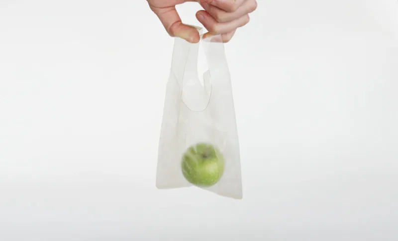 Novo material é ideal para substituir o plástico em situações em que ele só é usado uma vez. Foto: divulgação