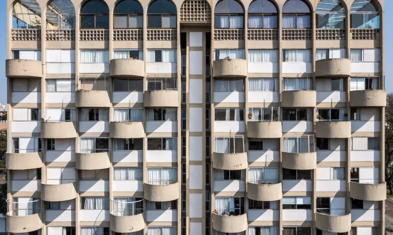 Edifício Van Gogh: um dos exemplares do patrimônio arquitetônico modernista de Curitiba.