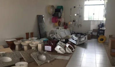 Bazar Caçamba do Bem vende materiais de construção a partir de R$ 2 em Curitiba