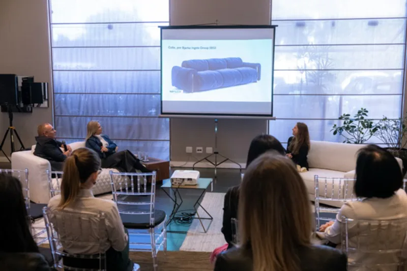 Destacado na apresentação, o sofá Colle, assinado por Bjarke Ingels Studio para Natuzzi Itália