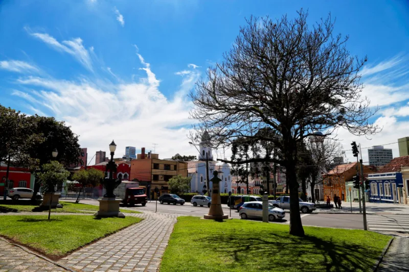 Temperaturas voltam a aumentar em Curitiba . #tempo #clima #primavera #céu