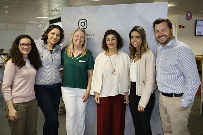 Sandra Mohr e Fabio Oliveira, da Schattdecor, e Carla Colpas, Camila Contato, Gabriela Barros e Renata Braga, da Duratex.