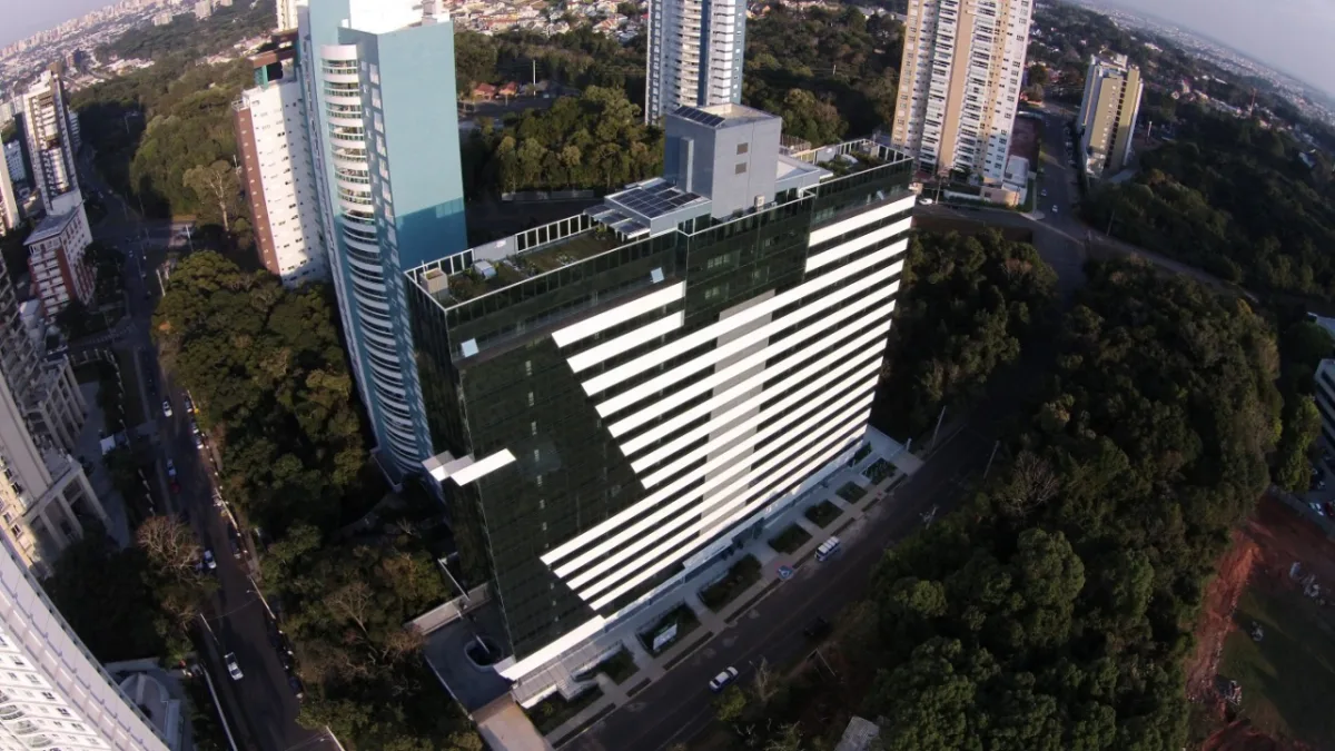 Prédio de Curitiba é o primeiro do mundo a ganhar certificação de autossuficiência em água. Foto: Edifício Eurobusiness/Divulgação
