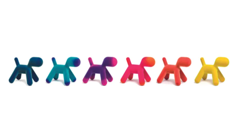 O icônico Puppy, da Magis, ganhou revestimento em veludo e duo de cores.