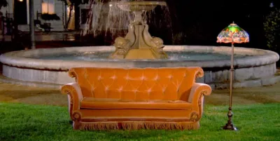 Icônico sofá de Friends chegará a São Paulo durante o mês de setembro. Foto: Warner Bros./Reprodução