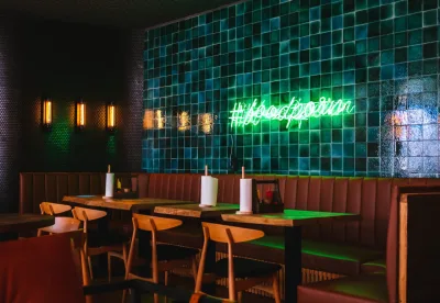 Descubra qual restaurante, bar, café, empório e vila gastronômica têm a melhor decoração de Curitiba, segundo o Prêmio Bom Gourmet 2019. Foto: Igor Starkov/Pexels