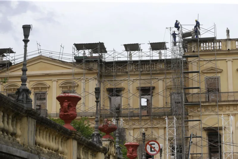 Pela primeira vez, cinco meses após o incêndio, o palácio que abrigava o Museu Nacional do Rio de Janeiro, foi aberto para a imprensa, e parte do acervo recuperado foi apresentado.