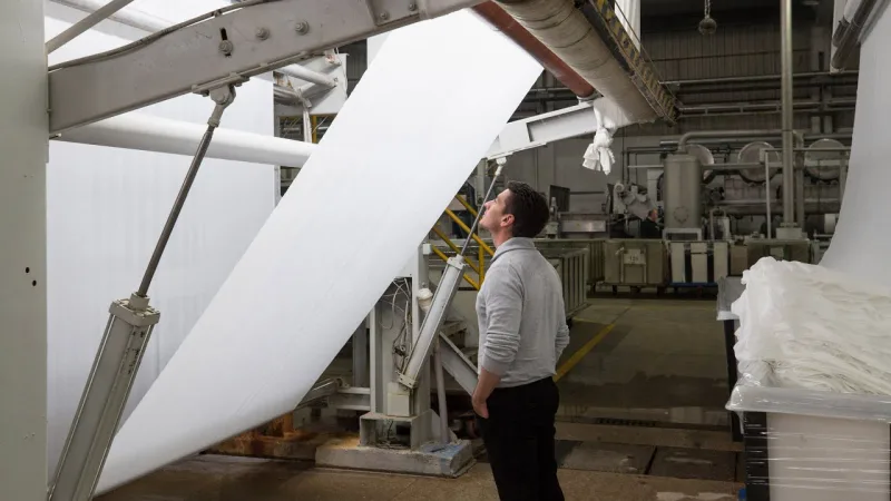 A tecnologia também está na pesquisa de novos materiais, como é o caso da cortina autolimpante e antipoluição em desenvolvimento na Ikea, na Suécia. Foto: Divulgação/Ikea
