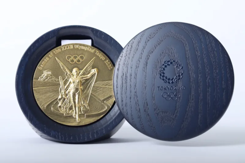 This undated handout photograph released on July 24, 2019 by Tokyo 2020 shows the front side of gold medal for the Tokyo 2020 Olympic Games in Tokyo. (Photo by Handout / Tokyo 2020 / AFP) / - NO Internet - NO RESALE / -----EDITORS NOTE --- RESTRICTED TO EDITORIAL USE - MANDATORY CREDIT "AFP PHOTO / Tokyo 2020" - NO MARKETING - NO ADVERTISING CAMPAIGNS - DISTRIBUTED AS A SERVICE TO CLIENTS - NO ARCHIVES