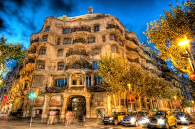 Ana Viladomiu mora em um apartamento dentro do famoso edifício La Pedrera, do arquiteto Antoni Gaudí, em Barcelona. Foto: Craig Cormack/Divulgação