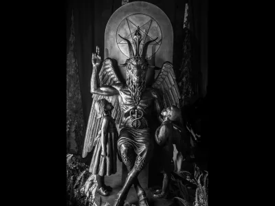 Ritual realizado em Detroit, nos Estados Unidos, em um dos templos satânicos. Foto: Facebook/Reprodução